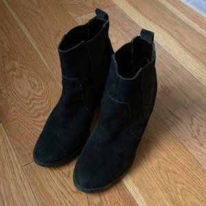 Black Slip On Suede Heel Boot